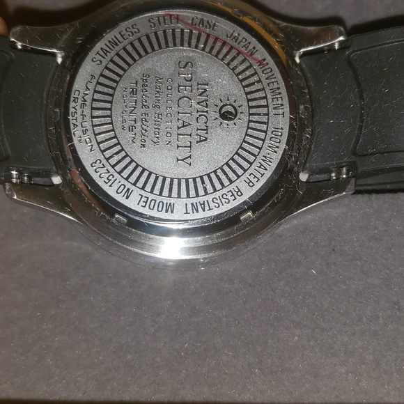 New invicta men's watch never worn box included - Picture 3 of 3